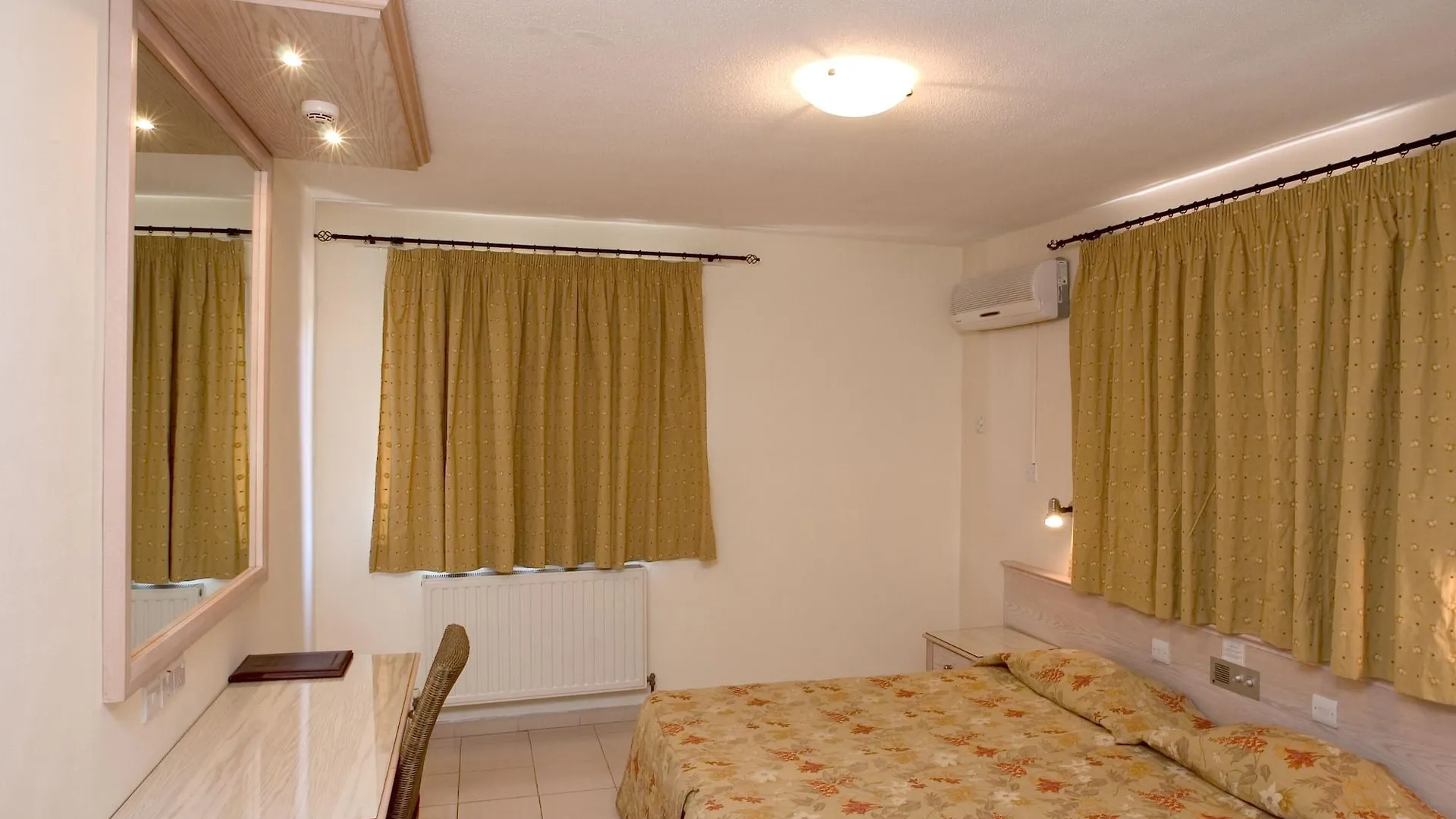 מלון דירות איה נאפה Senator Hotel Apartments - Adults Only