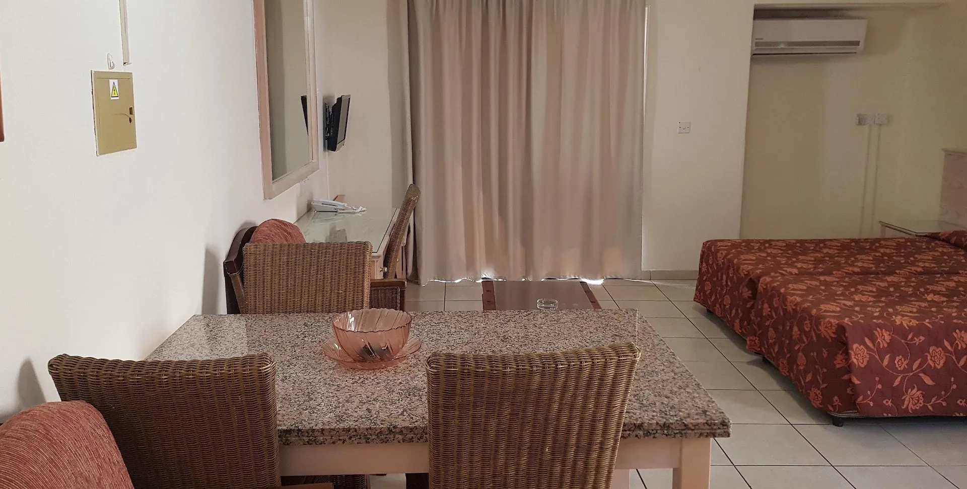 איה נאפה Senator Hotel Apartments - Adults Only 3*, איה נאפה קפריסין